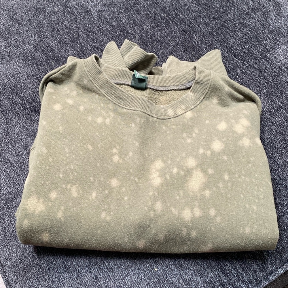 Green crewneck